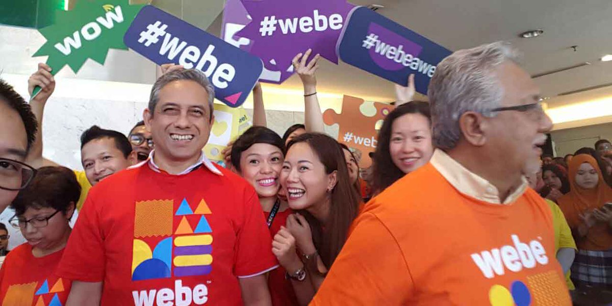 ccpuan's tweet photo. TM Group CEO, Tan Sri Dato Sri Zamzamzairani Mohd Isa, celebrating with #webees https://t.co/SYrlKEWJIw #webeawesome https://t.co/Yx0OvKC9ZW