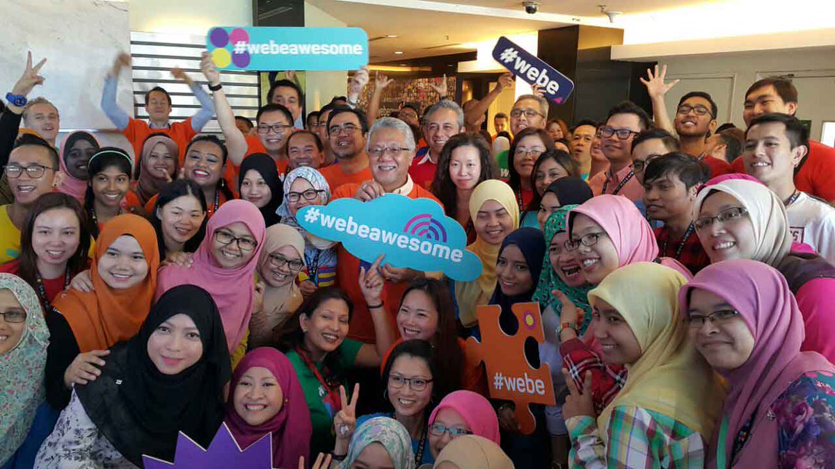 ccpuan's tweet photo. TM Group CEO, Tan Sri Dato Sri Zamzamzairani Mohd Isa, celebrating with #webees https://t.co/SYrlKEWJIw #webeawesome https://t.co/Yx0OvKC9ZW