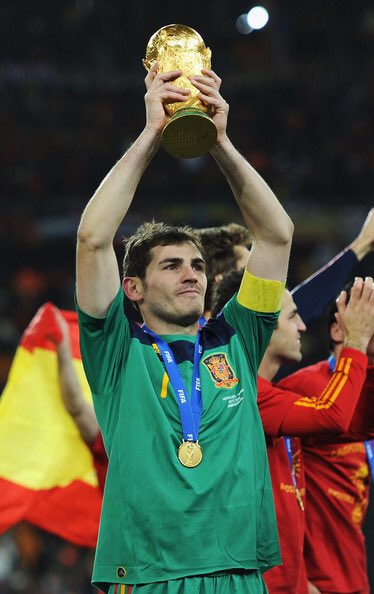 Footballtweet's tweet photo. One of the best ever goalkeepers has retired from International football, Iker Casillas. What a legend! 🙌🇪🇸 https://t.co/4yiFynUa5H