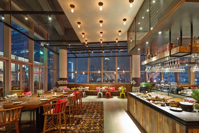 TalkMagazineSH's tweet image. It's a Thursday, and that can only mean one thing - after work drinks at The Cut shanghai.talkmagazines.cn/issue/2016-06/…