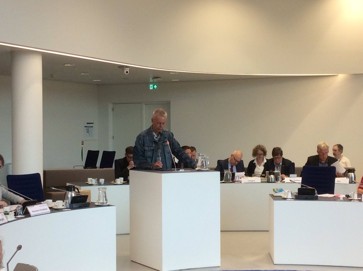 Bas_on_the_Left's tweet photo. @AkseFrits  aan het woord namens de #SP tijdens de Algemene Beschouwingen P-Nota #Raad #Almelo https://t.co/cWHXt343Dc