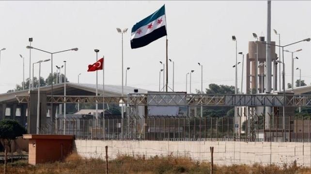 PeninsulaQatar's tweet photo. Turkish army killed suspected IS militants at #SyriaBorder - security sources
https://t.co/OdLiilyGhl
#Turkey https://t.co/qkx76iZMS4