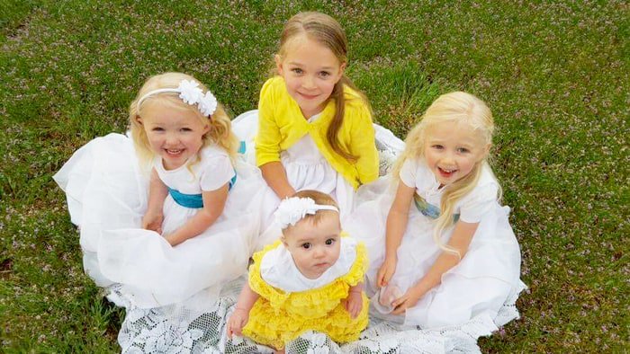usweekly's tweet photo. 4-year-old girl survives horrific crash that killed her entire family: https://t.co/00FXnbEGoy https://t.co/ToU4ZKIEMO