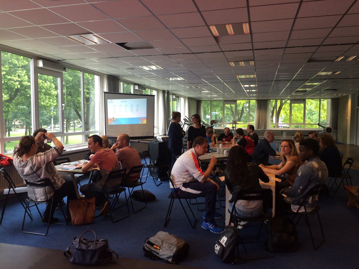 Zet een stap word ingezet om vreedzaam verder te verankeren in de lessen van de combinatiefunctionarissen.