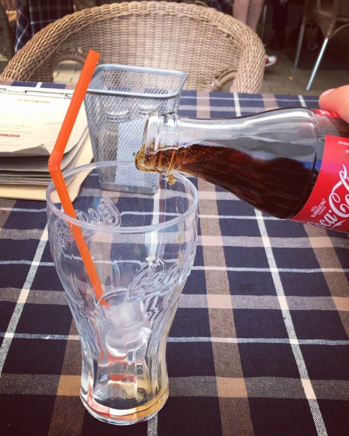 rtumasonyte's tweet photo. Nepamirškime vėsintis! 💦 // #cola #coke #cocacola #gif #flashofdelight #hot #cokewithice #… https://t.co/LOE5bdAiF4 https://t.co/SedapgZMyN