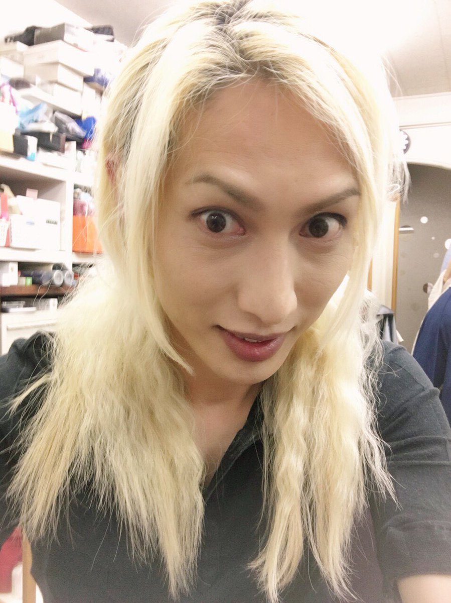 Yuraサマ たけし Na Tviteru こないだ ギャンブラーキングになった後 髪の毛をほどいたら 昔懐かしのワッフルパーマみたいになったよ 時代を感じるけど 嫌いじゃない