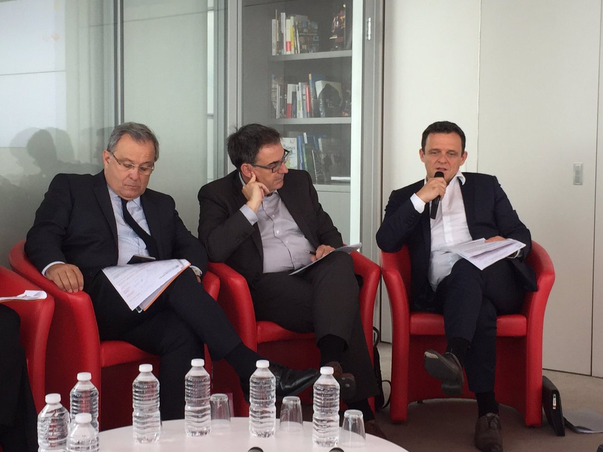 medeflyonrhone's tweet photo. @LFIARD @medeflyonrhone "je souhaite féliciter cette dynamique du territoire" @gerardcollomb @grandlyon #economie https://t.co/aRZfmxOsut