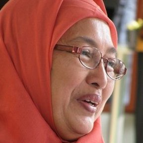 pojokgusdur's tweet image. Kabar duka: Innalillahi wa inna ilaihi raji'un. Telah wafat Nyai Hj Siti Fatma Ahmad Mustofa Bisri. Al-Fatihah...