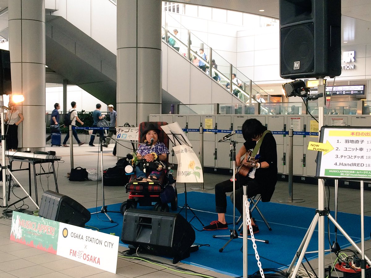 MUSICLAPPER's tweet photo. #ユニット幸 さんはじまりました！
生まれつきの難病を持つのはvo.うさぎさん。そんな事は感じさせない音楽の世界はバリアフリーですね♪
2ステージ目は19:30〜の登場です☆お楽しみに
#fmosaka 
#musiclapper https://t.co/y0oClN1L1L