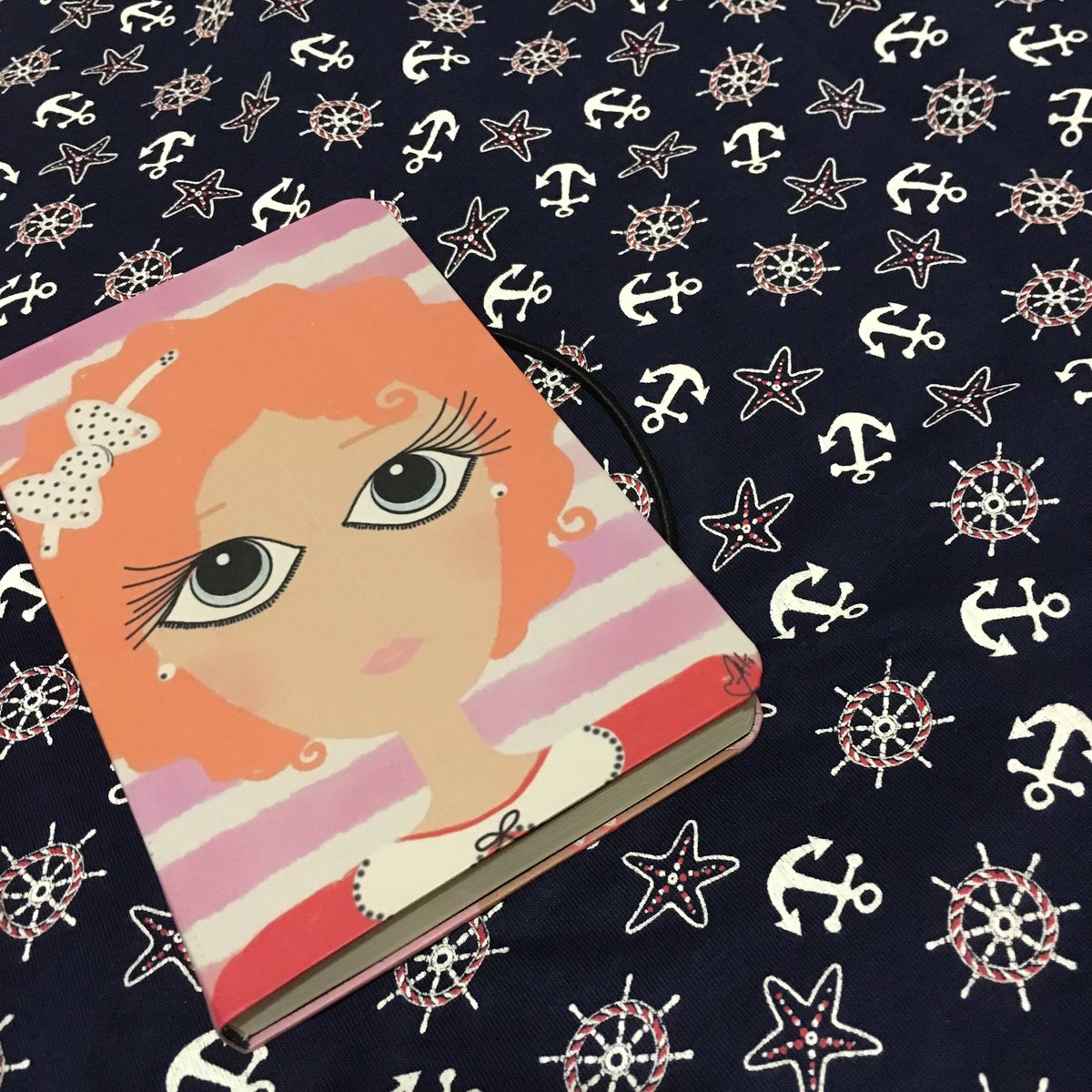 La libreta del mañana 
Annie
#bymaHo #Brunetas 🎀