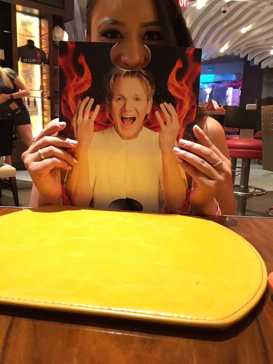nic6194's tweet photo. Only a 2.5 more hours tell @jessievillav is 21!!!! #LasVegas @GordonRamsay https://t.co/e5jF09yZ8n