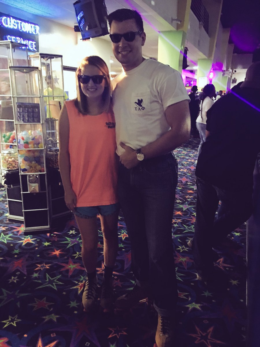 ChandlerMints's tweet photo. 70s night was a success. Got down with the D-town boogie. #skatium #8ONE7 https://t.co/keR3Njxre2