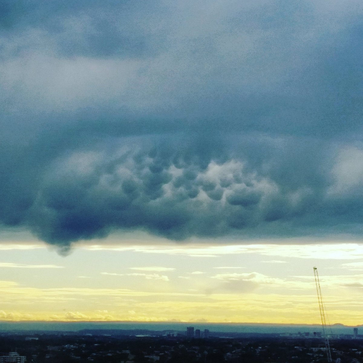 Lucie_kins's tweet photo. @BOM_au what kind of cloud is this? Seen just now looking west from cbd https://t.co/7tPnOODU9k