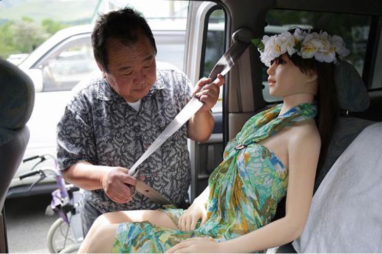 ボヘミアン در توییتر つくづく日本人って未来に生きてるんだな 日本人熟年男性 妻子と別れてセックスドールの さおり と暮らし始めた 二人 は買い物に行ったり 公園で散歩したり デートに出かけたりしている T Co Tx4ghtf0ez