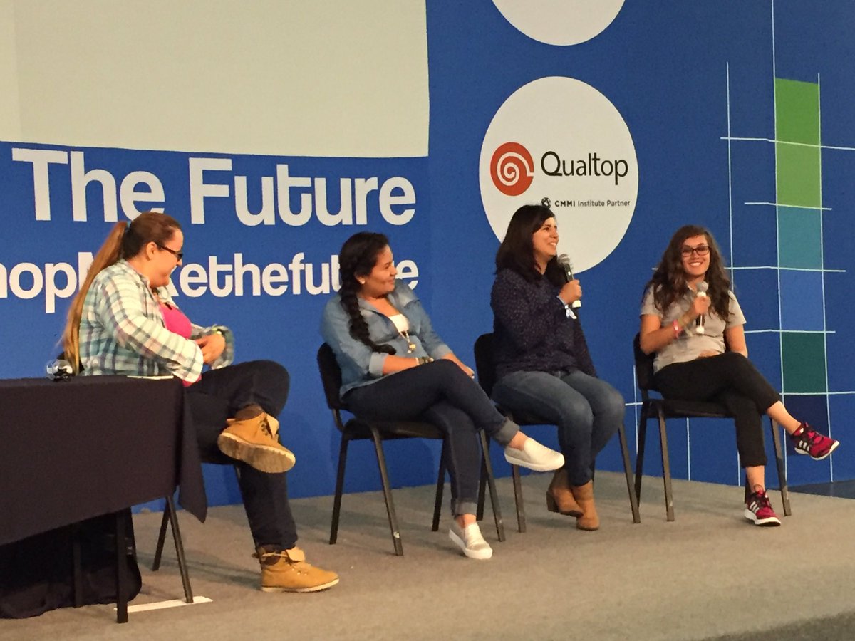 Technovation_MX's tweet photo. Estamos con #LasInterNetas #Technovation #CPMX7 #WorkshopMaketheFuture @Campuspartymx #ComunidadesCPMX https://t.co/FzWqpuAptZ
