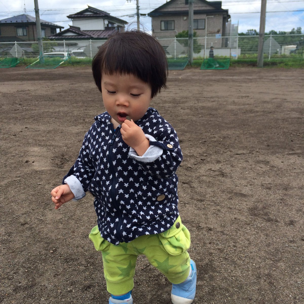 さち おそ松さんmama 砂利のついた石を食べてた息子 男の子ってよくあるよねーって言われたけど そうなのか 1歳 男の子 あるある 好奇心 息子 親バカ ぱっつん前髪 Followme さち おそ松さんmama 砂利のついた石を食べてた息子 男の子ってよくあるよねーって言われたけど そうなのか 1歳 男の子 あるある 好奇心 息子 親バカ ぱっつん前髪 Followme