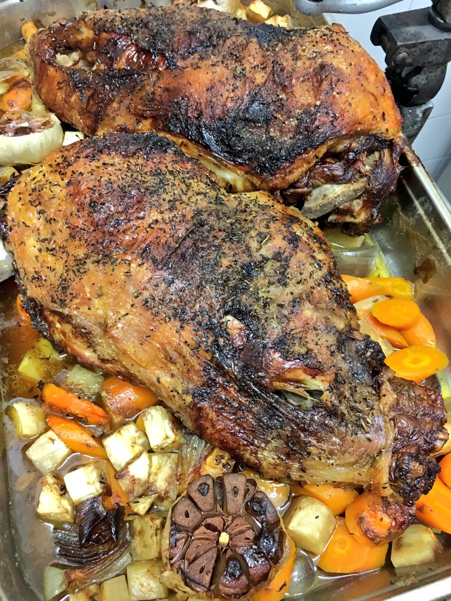 Nicki_Strobel's tweet photo. Slow cooked lamb, with garlic and vegetables. #OGEeats https://t.co/42e6MZxh7Q