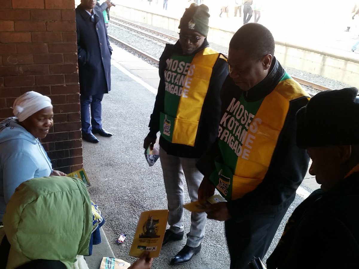 ANCJHB's tweet photo. @GautengANC Chairperson Cde @PaulMashatile with @MyANC Cde @mgigaba #ANCBlitz Kliptown Station https://t.co/Di1pktQo45