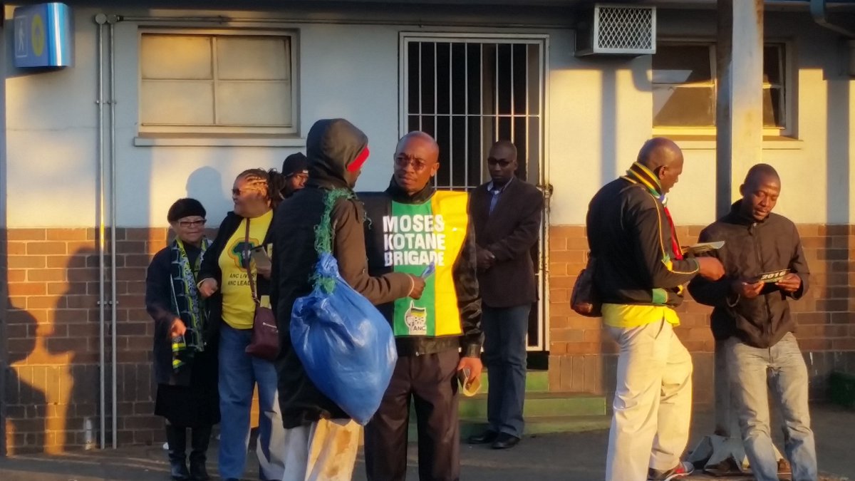 ANCJHB's tweet photo. Chairperson Cde Parks in Kliptown Station #ANCBlitz https://t.co/gUsbIOQN6T