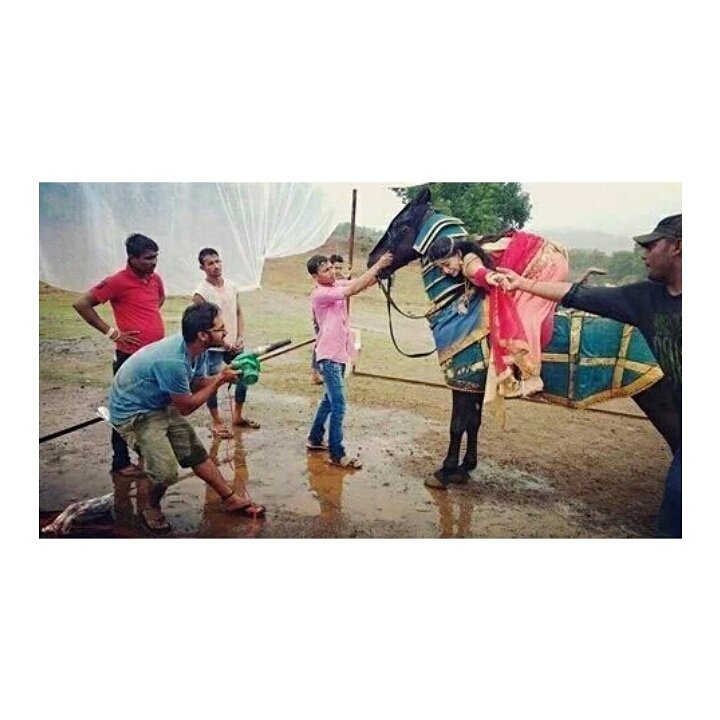 navya_addict's tweet photo. Our Sweetheart @saumya_seth on the sets of ashoka. #somyaseth #SomyaS #rajkumarikaurwaki #somyaaskaurwaki https://t.co/mWEyZrxggW
