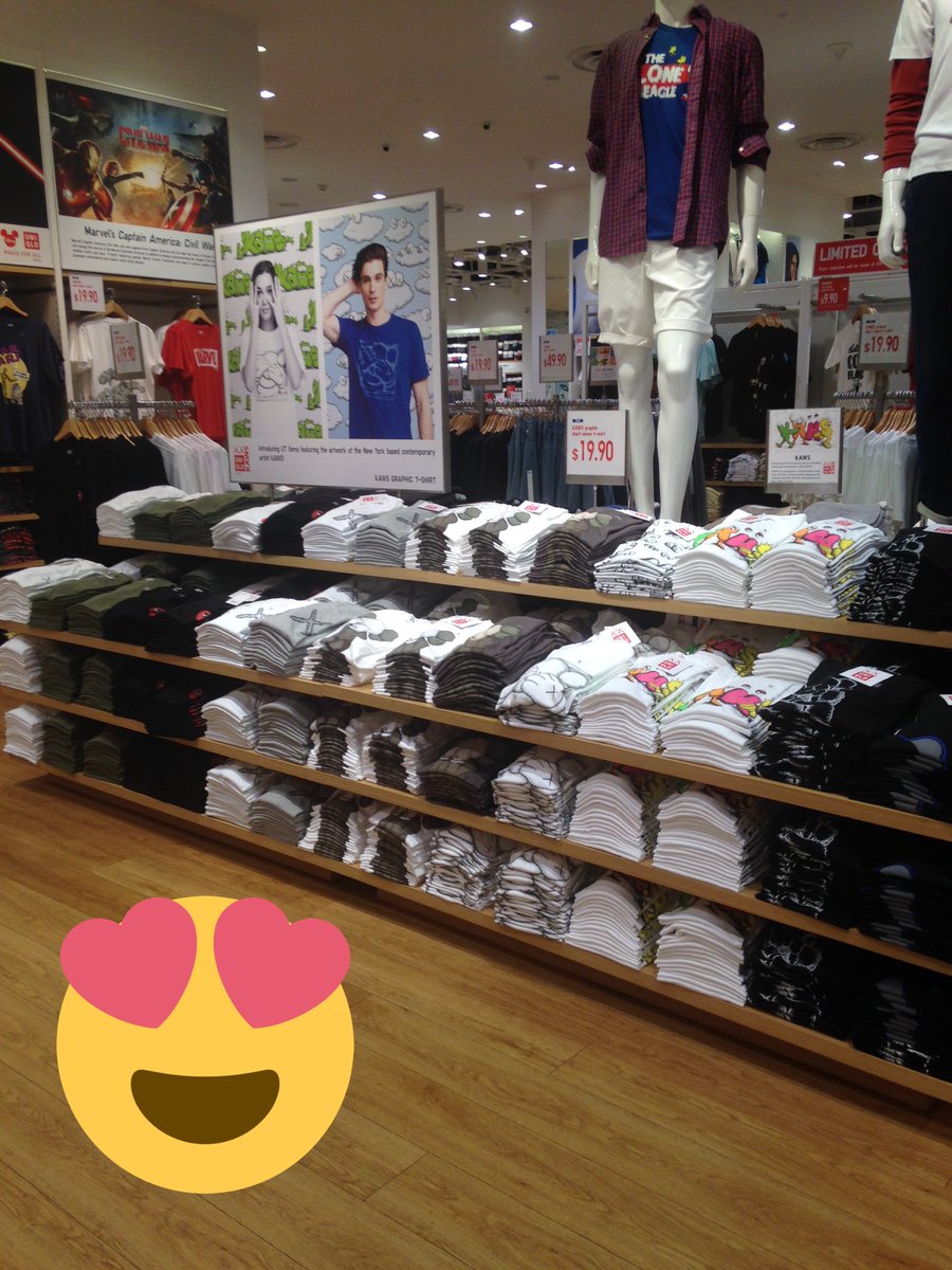 farizkhalid88's tweet photo. sekali dia restock makkk aii bapak banyak #kaws #bolelabuatraya https://t.co/ciRy4buly6