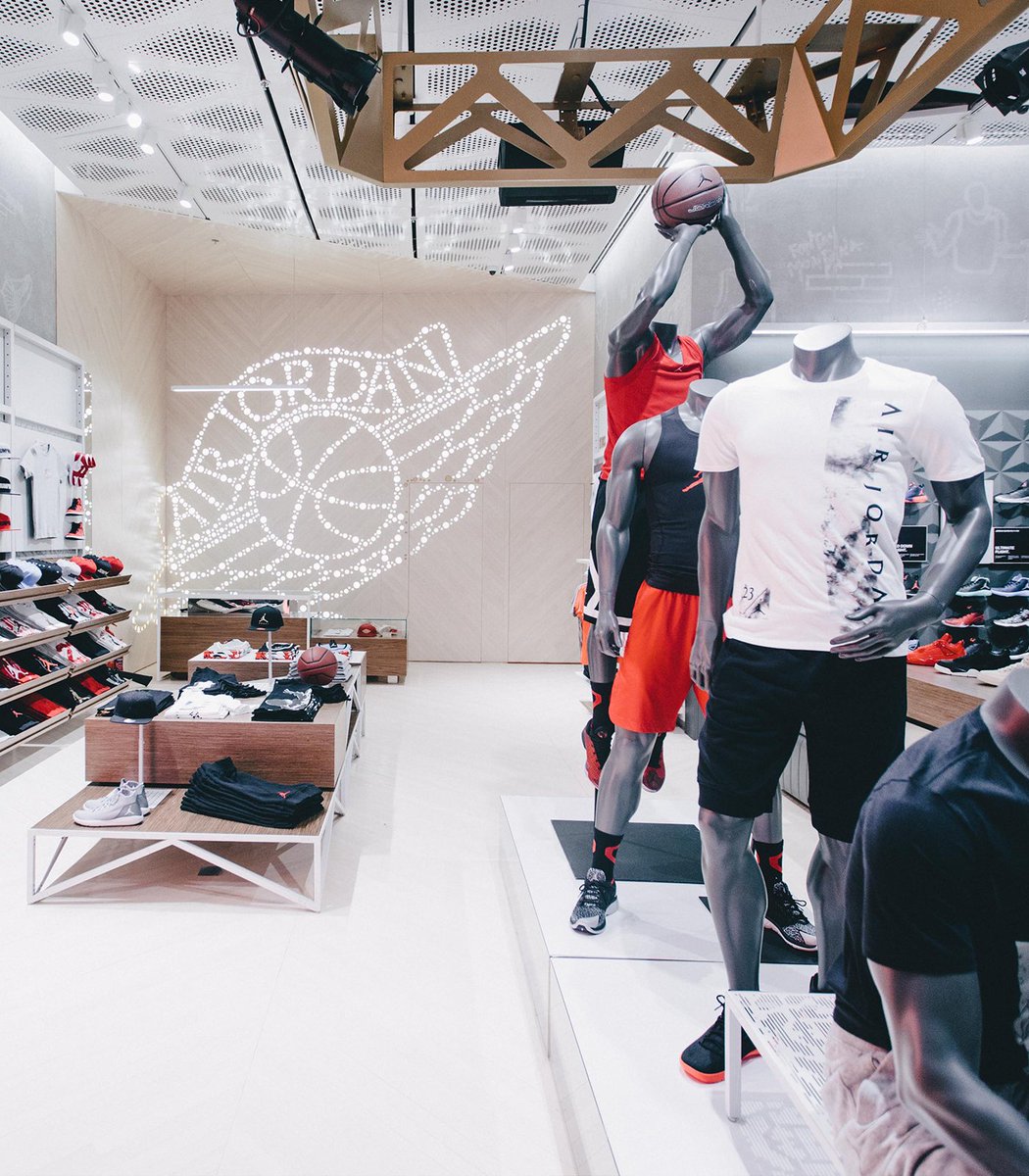 Jumpman23's tweet photo. City of heights.
Introducing the exclusive Jordan Brand experience in Dubai. First look π»: Jumpman23. #DXB23 https://t.co/ohIgxTwbr4