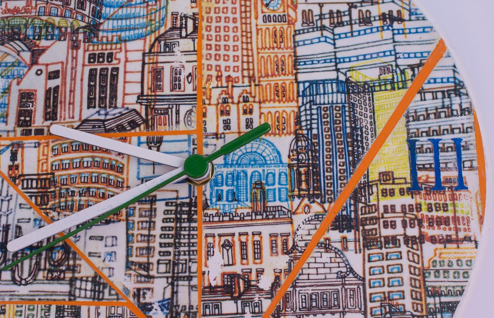 CraftsAtelier's tweet photo. The #irresistible #charm of #London #architecture in lively #drawing makes for a #lovely #clock! #unique #handmade https://t.co/mKBnQvv4Uz