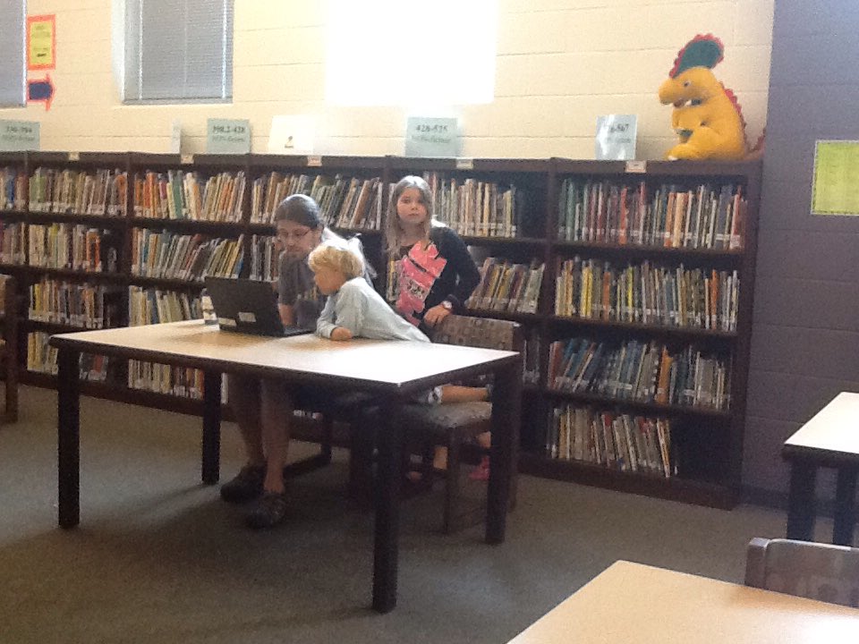 Codington_Lib's tweet photo. Kinder-6th grade students Pick designs for the 3D @makerbot printer
#nhcssummerlibraries #snipeslibraryrocks #STEM https://t.co/4vdNLww7BT