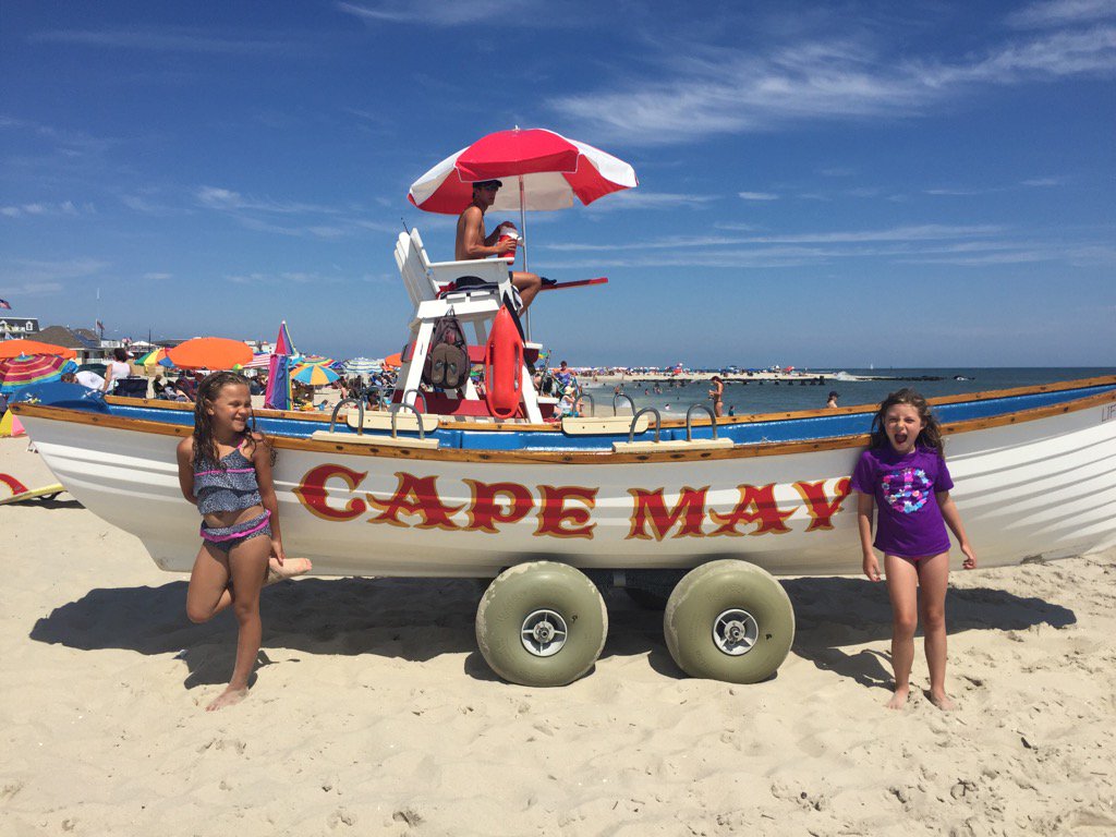 gracemo8's tweet photo. CAPE MAY BEACH w/my neice Lexi and she found a friend to play all day !!! #capemaybeaches #docapemay https://t.co/A3uyvK4g3Q