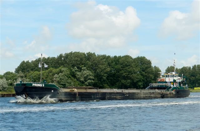 Prins 3 in 1969 opgeleverd. Gezien in #IJmuiden scheepvaartnieuws.maasmondphoto.nl/prins-3-3/