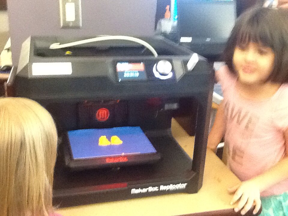 Codington_Lib's tweet photo. Almost finished printing on @makerbot 3D printer #nhcssummerlibraries #snipeslibraryrocks #STEM https://t.co/dQBDUOMNH7