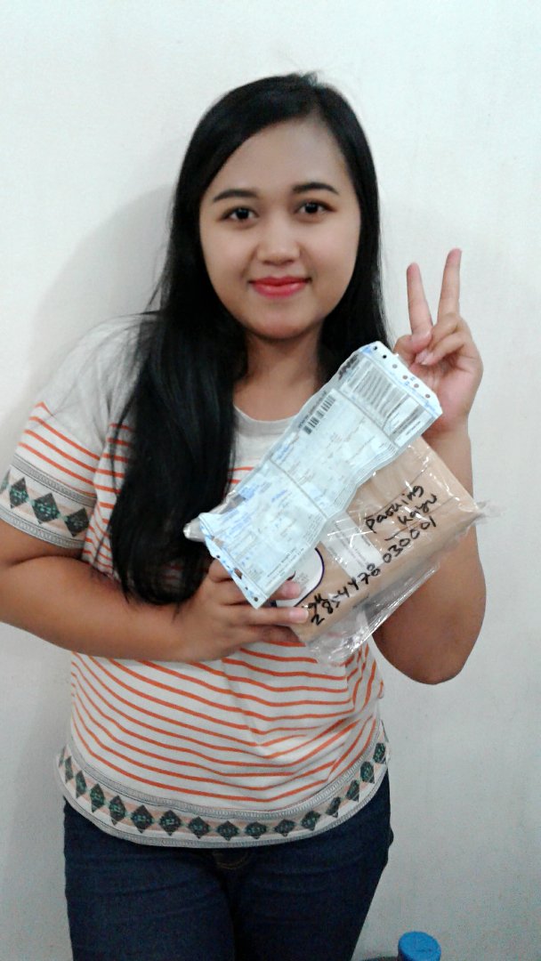 hohoemi_84's tweet photo. @JNE_ID Kebahagian temanku saat dapat paket #KsatriaRamadhan #connectinghappiness https://t.co/ZLDuF3OSkV