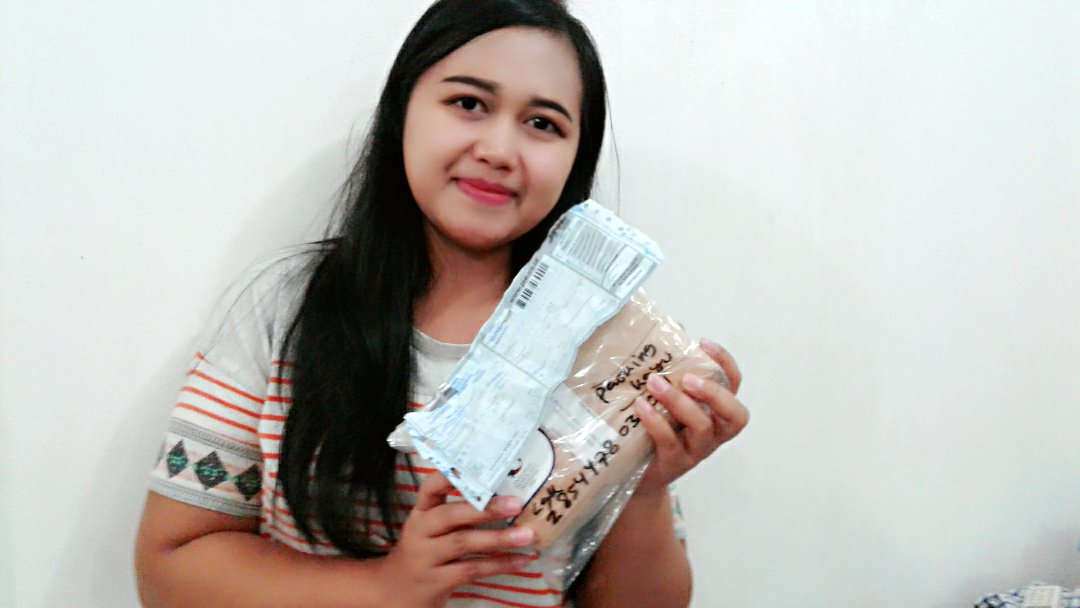 hohoemi_84's tweet photo. @JNE_ID Kebahagian temanku saat dapat paket #KsatriaRamadhan #connectinghappiness https://t.co/ZLDuF3OSkV
