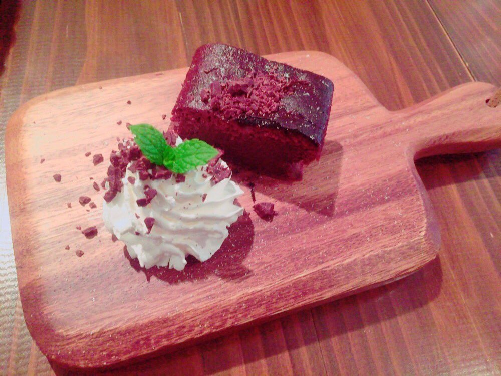 dance05070507's tweet photo. 樟風の横のカフェ行ってきた🍴ガトーショコラ美味しかった😋明日からテストや〜頑張ろ💪
#FeesisCafe https://t.co/HUQ6KglFcY