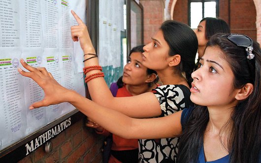 CollegeDekho's tweet photo. .@DelhiUniversity has announced its first #CutOffs List 
#DUCutOff
#cutoff2016 

https://t.co/0RdGz5odDt https://t.co/rsvuUzuSFm