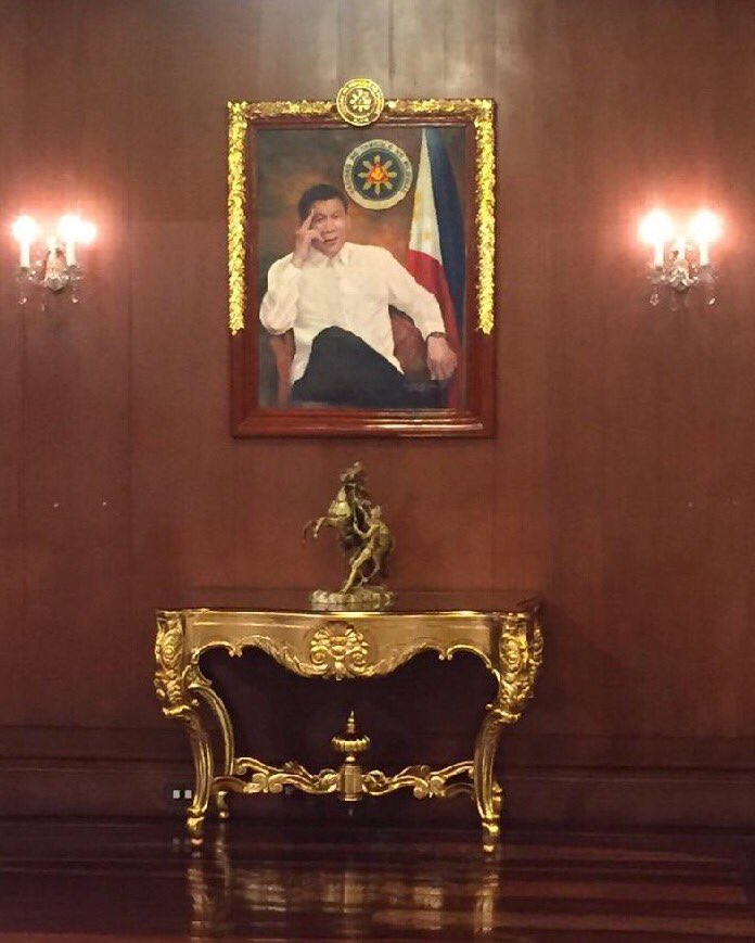 djstaana's tweet photo. Pres Duterte's official portrait joins the other Presidential portraits in Malacanang's Reception Hall. @News5AKSYON https://t.co/DfVTXng6MR
