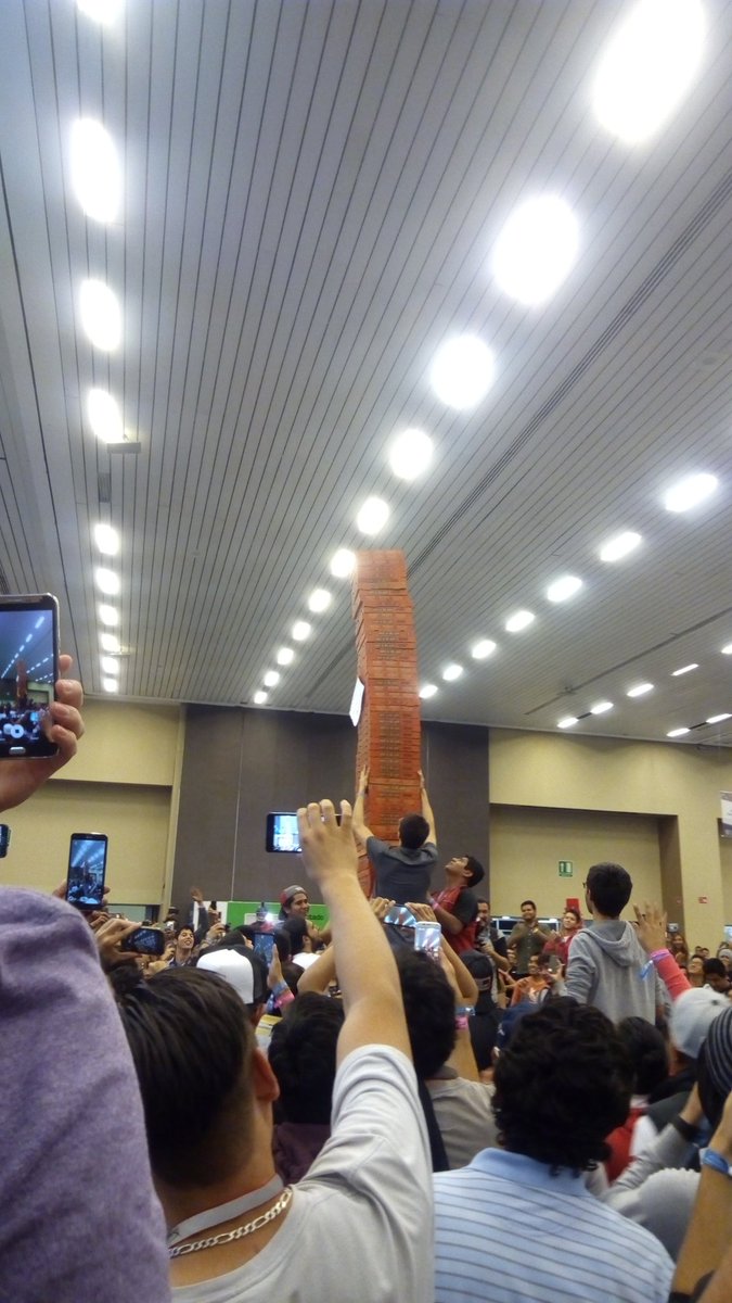 giloes_'s tweet photo. Las mentes más brillantes se reúnen en un solo lugar para crear la #torrepizza #CPMX7 https://t.co/ricqQ1F8EA