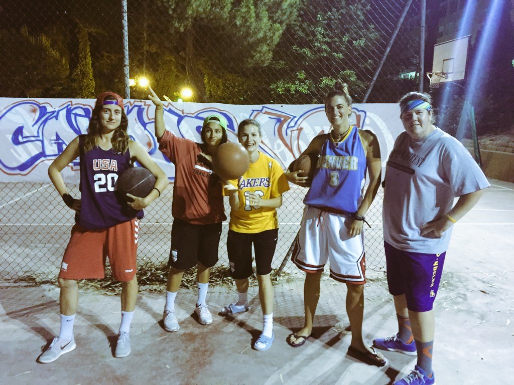 ClaverBBall's tweet photo. Anoche los colegas del barrio nos juntamos un rato a demostrar lo jugones que somos. https://t.co/rc2ZNKLAyb https://t.co/2dtDPN0YJW