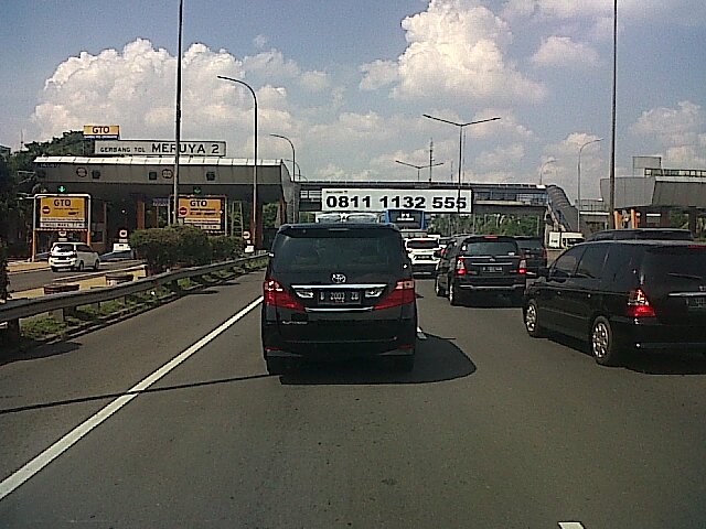 anangcilacap's tweet photo. @RadioElshinta lalin tol dari KM 6 meruya mengarah tomang padat kecepatan 10-20 KM/jam #cuaca cerah https://t.co/XiHIADrRye