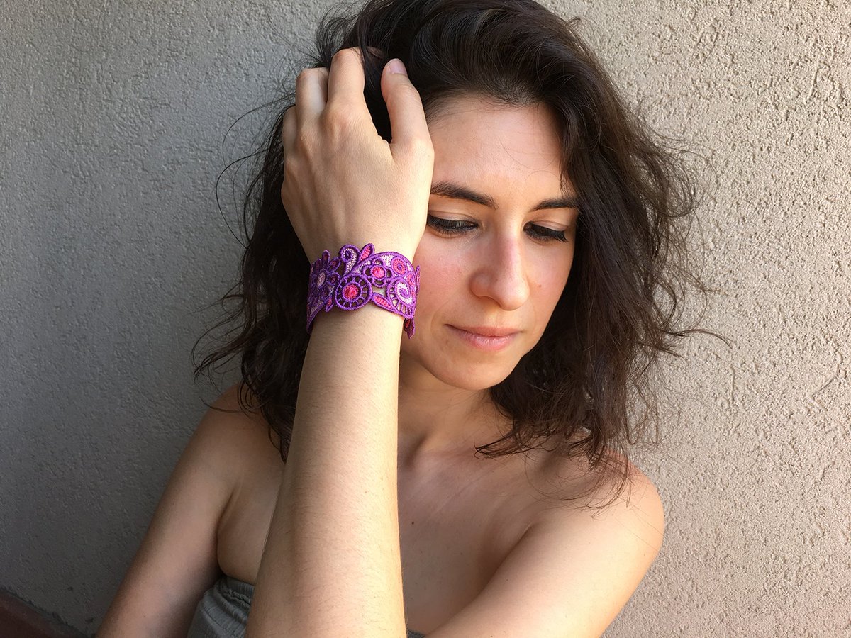 CucitoStefy's tweet photo. Per info contattatemi! #bracciali #fashion #moda #ricamati #rosa #bracelet #embroidery #gioielli #jewelry #viola https://t.co/J7koWV7HXK