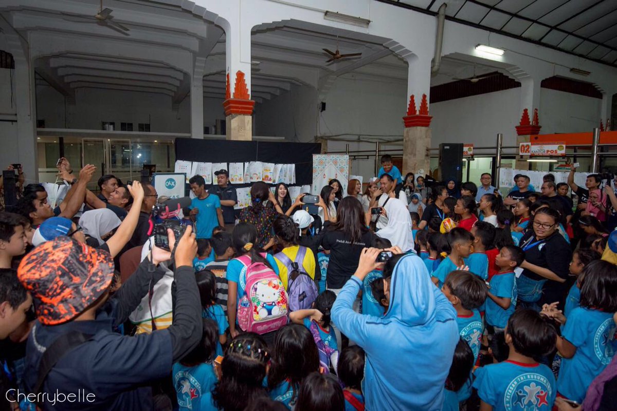 WeCanBeWinners's tweet photo. Seneng banget kemaren ChiBi bisa menghibur &amp; berbagi kesesama bareng anak2 Jalanan Yayasan Trikusuma Bangsa :) https://t.co/SH2kndhhSD