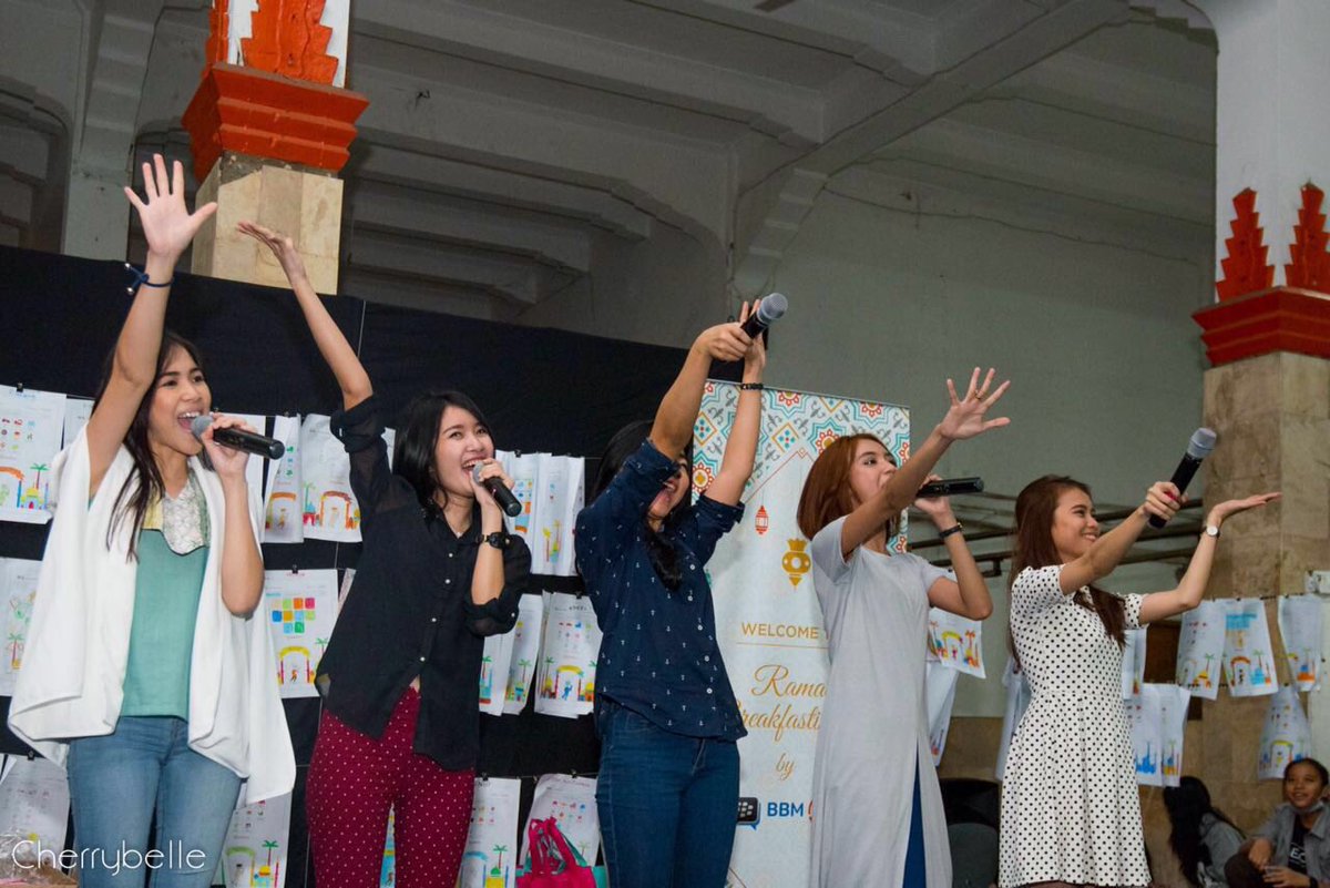 WeCanBeWinners's tweet photo. Seneng banget kemaren ChiBi bisa menghibur &amp; berbagi kesesama bareng anak2 Jalanan Yayasan Trikusuma Bangsa :) https://t.co/SH2kndhhSD