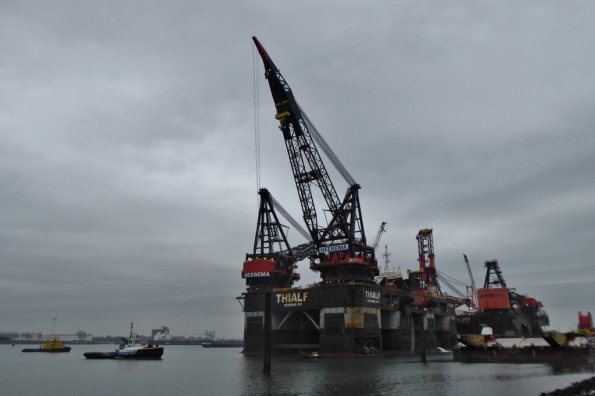 Havens niet goed beschermd tegen criminelen scheepvaartnieuws.maasmondphoto.nl/havens-niet-go…