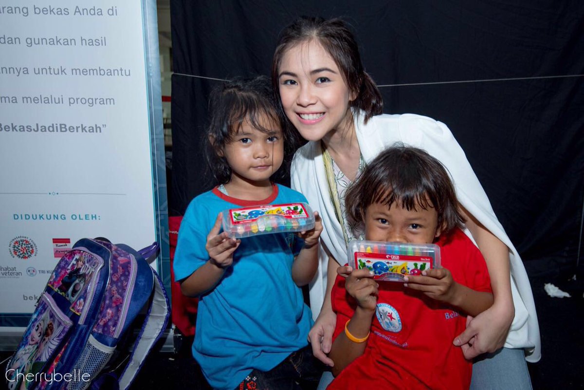 WeCanBeWinners's tweet photo. Dan ini beberapa foto ChiBi bareng sama anak2 jalanan Yayasan Trikusuma Bangsa yg sangat ceria sekali 😊😊 https://t.co/aNLDzqNN3e