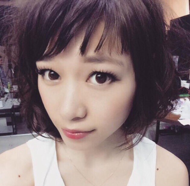 黒髪ミディアム