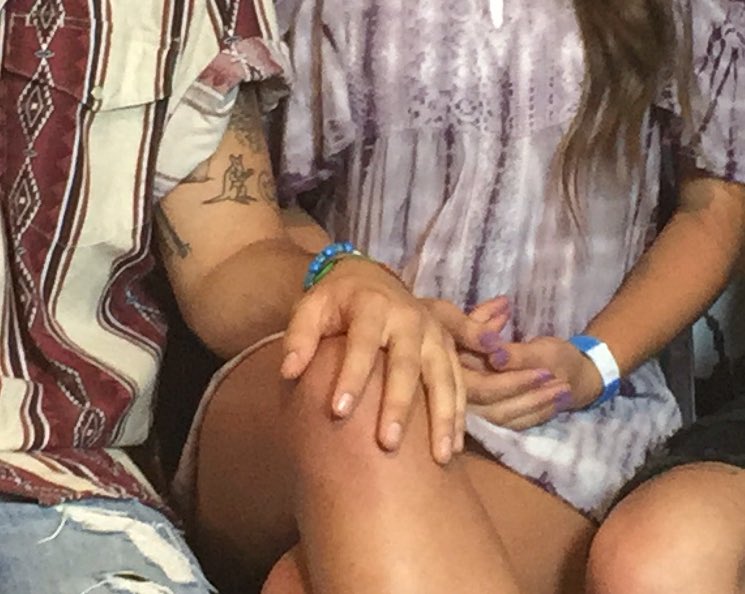 cassity19's tweet photo. @jccaylen *dies inside but tries to stay chill* https://t.co/23iSBMZeju