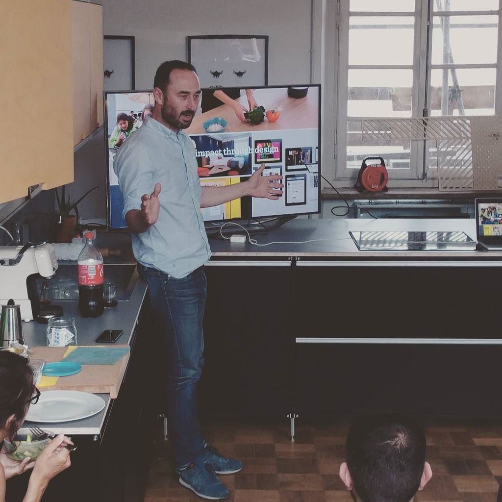 mttdlllbr's tweet image. Ieri #IDEO al pranzo sociale di #officinearduino e #casajasmina 🍔