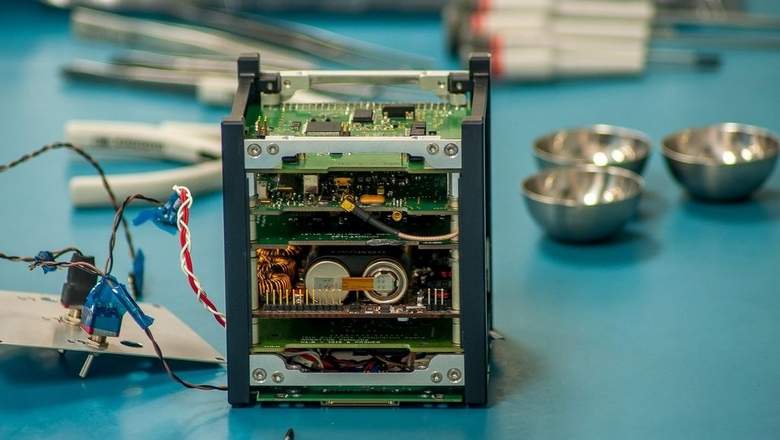 falconpoint_'s tweet photo. First Nanosatellite built by Emiratis set for launch 
https://t.co/ZHypUbcp9l
#falconpoint #UAE #technology https://t.co/ylqs7uljEd