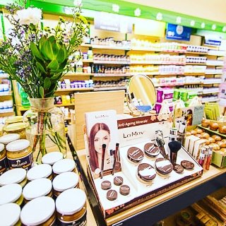 naturezonewhk's tweet photo. We love how natural it looks and feels on the skin, great coverage without clogging the pores! #lamav #vegan https://t.co/cF3Vf3Ozxo