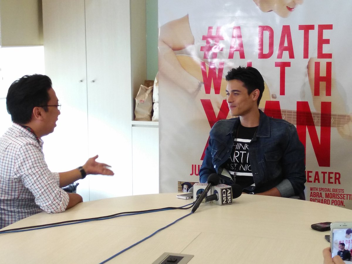 RealStoryOfUS's tweet photo. "Isang pasabog ang aabangan ng mga tao dito sa concert". -Xian #ADateWithXianLimBlogCon https://t.co/zxGH25Zc2u